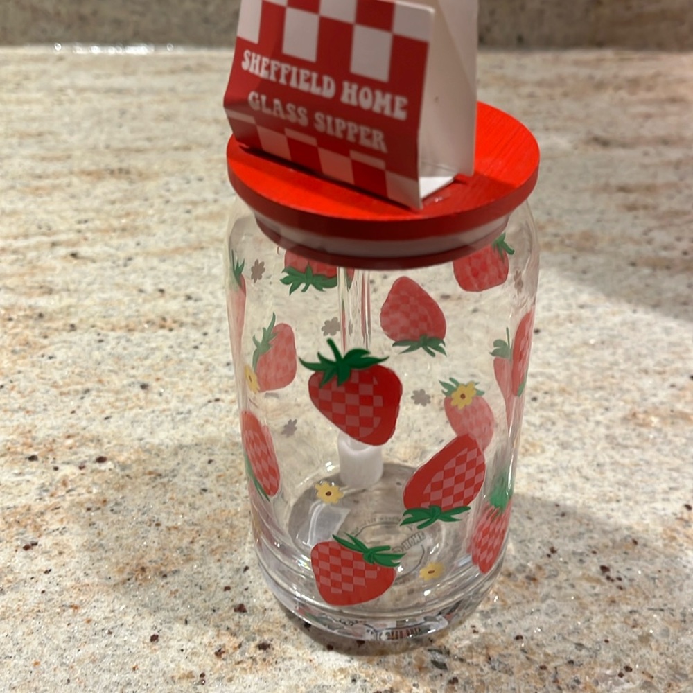 Adorable Glass Sipper-Strawberry Glass & Glass Straw 🍓 🆕 NWT